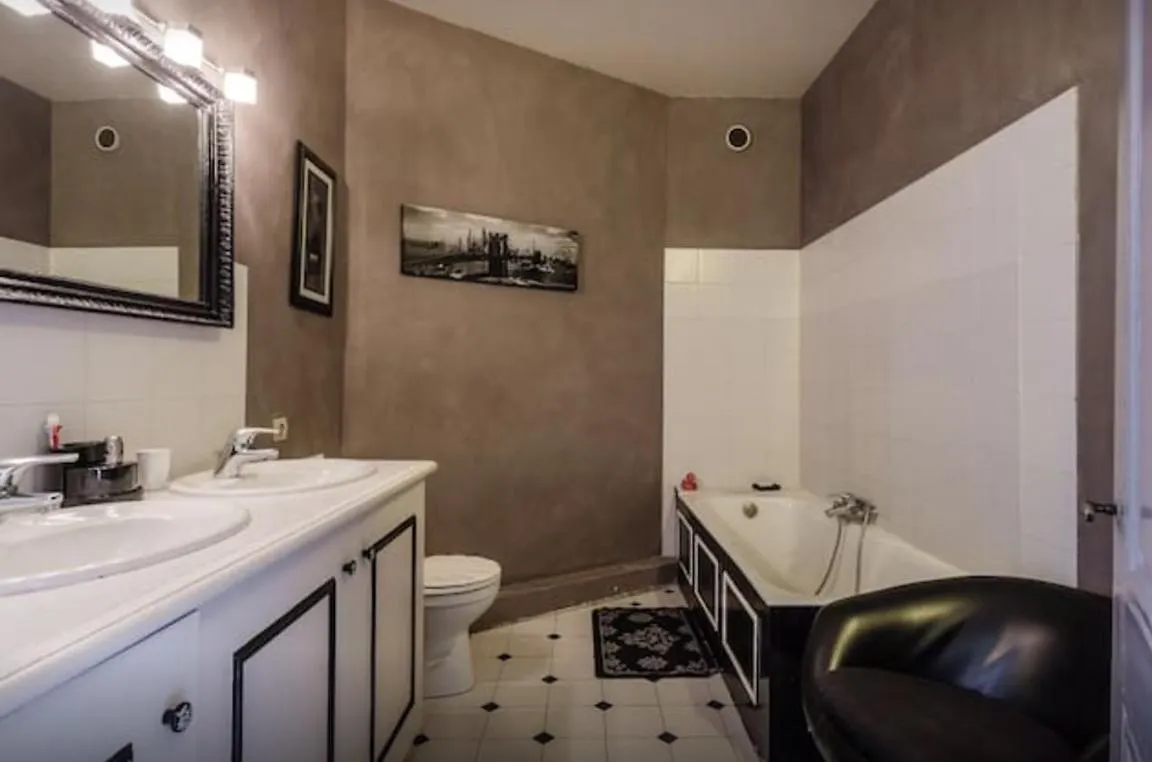 Maison De Charme 1930 Proche Lyon Lentilly Bed & Breakfast